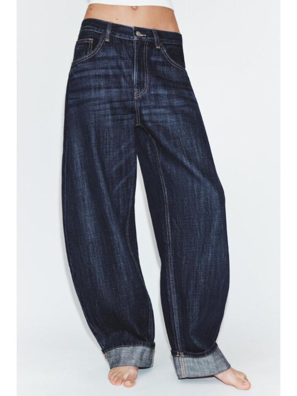 ZARA TRF MID-RISE BARREL FOLDED JEANS - Picture 3 of 10